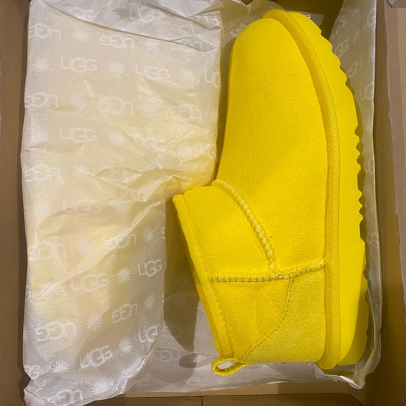 NIB UGG KIDS CLASSIC ULTRA MINI - Picture 8 of 8